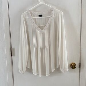 Torrid Size 0 white long sleeve pleated v-neck blouse